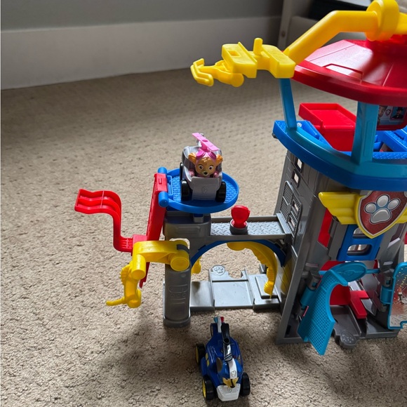 Paw Patrol Rescue Tower with Red and Blue Features - Picture 5 of 5